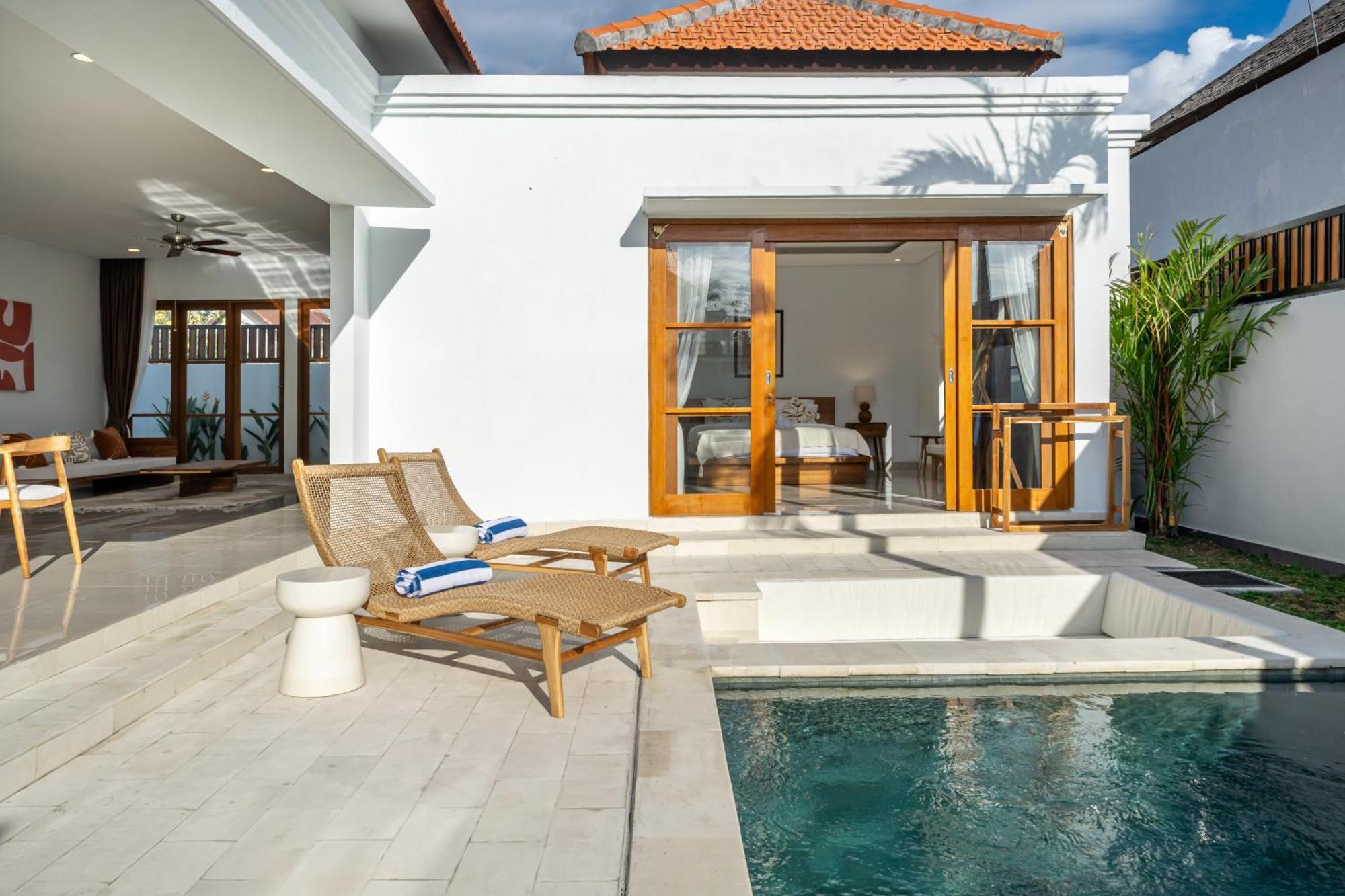 Special Offer! Elegant 2-Bedroom Villa With Large Pool In Canggu! Bagian luar foto